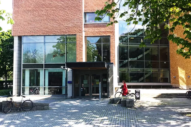 Geocenter II main entrance.