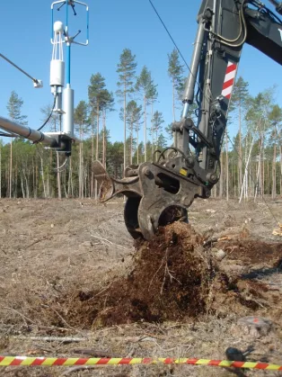  A stump harvester in action on a clear-cut site in Norunda, Uppland.